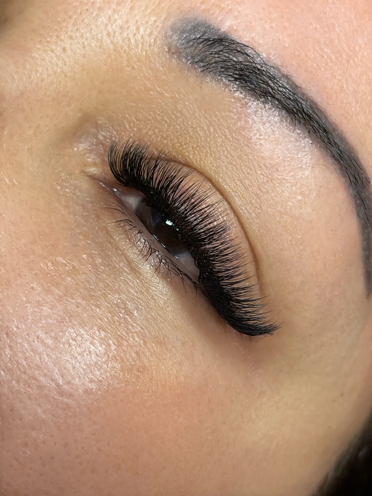 Shaped brow above volume lash extensions, DEEPINLASH Brooklyn